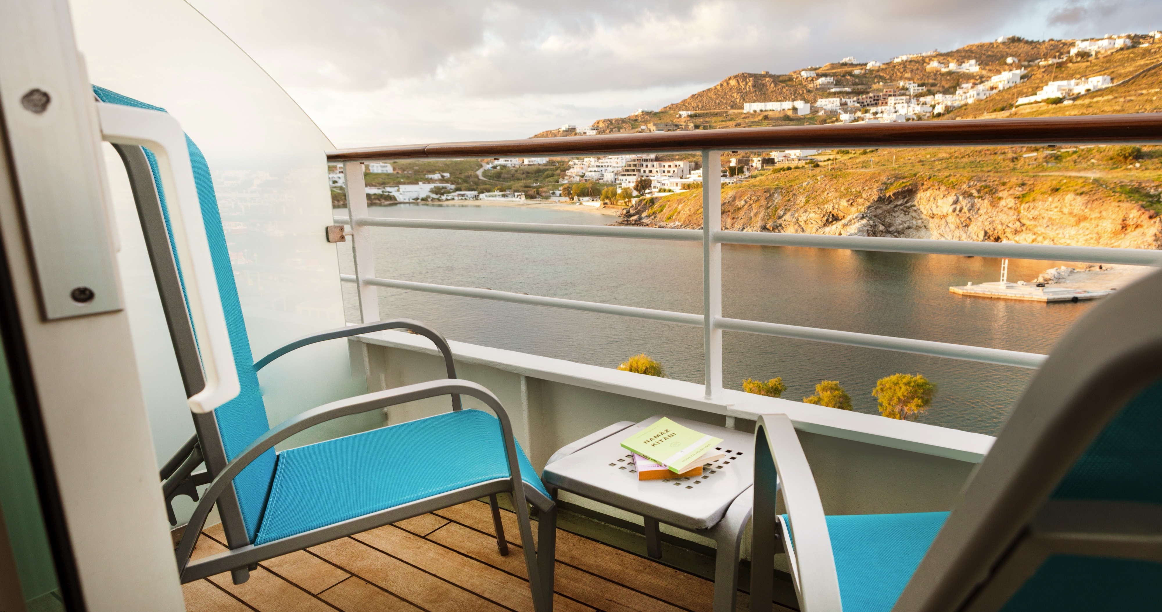 Balcony Cosmos Cabin